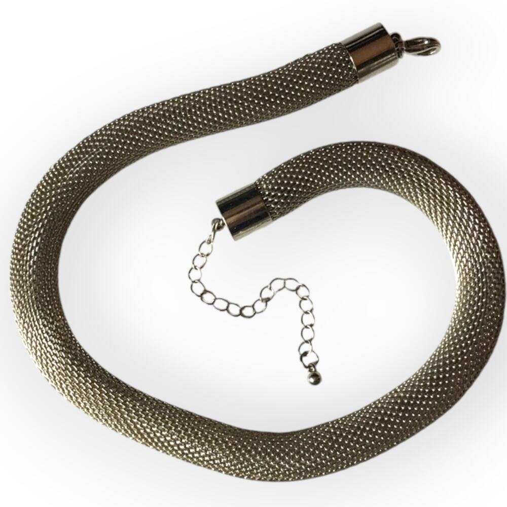 Delicate mesh silver-tone roll chain collar necklace